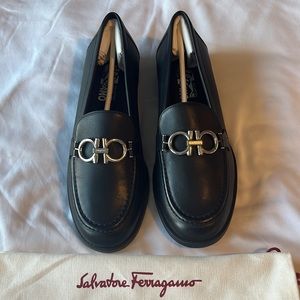 Salvatore Ferragamo Black Leather loafers women’s size 7.5C gancio BRAND NEW